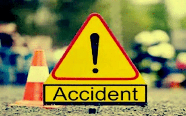 Four seriously injured in accident between auto-rickshaw and bike