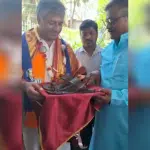 BJP candidate gives special gift to jaggery, expresses gratitude