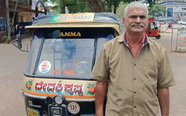 9 years of Modi's rule: Auto driver offers special service