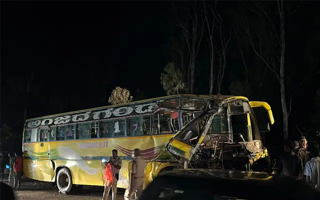 More than 15 people died in a terrible accident between buses in Shimoga