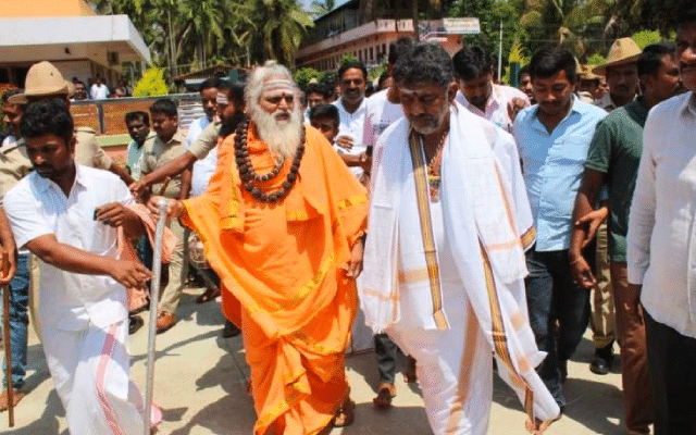 KPCC president DK Shivakumar visits Kadasiddheswara Mutt in Tiptur