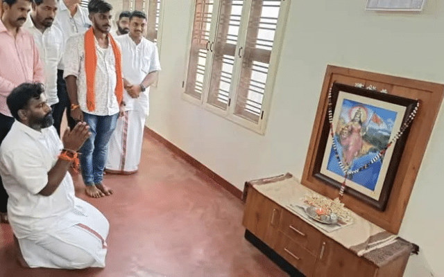 Gururaj Gantihole pays obeisance to Mother India