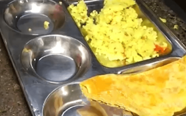 Siddaramaiah becomes CM, eats lunch in Dharwad