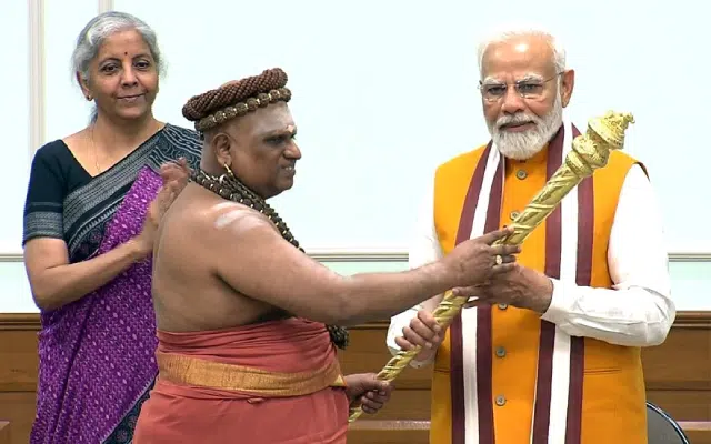 Swamiji of Adheenam Mutt handed over a sengole to Prime Minister Narendra Modi