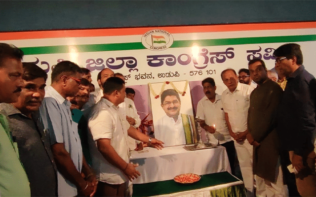 Tribute to former MLA UR Sabhapati at Congress House