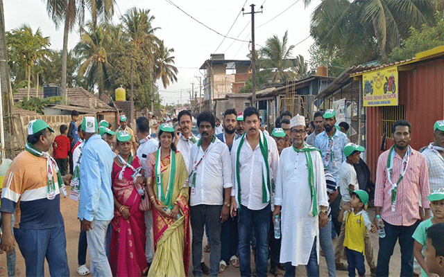 Mangaluru: Roadshow in favour of JD(S) candidate Sumathi Hegde in Bengare