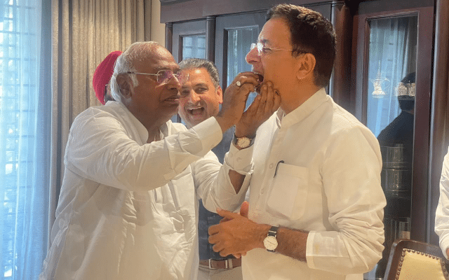 Surjewala and Kharge celebrate sweets
