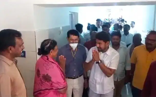 Nanjangud MLA Darshan Dhruvanarayan visits Public Hospital