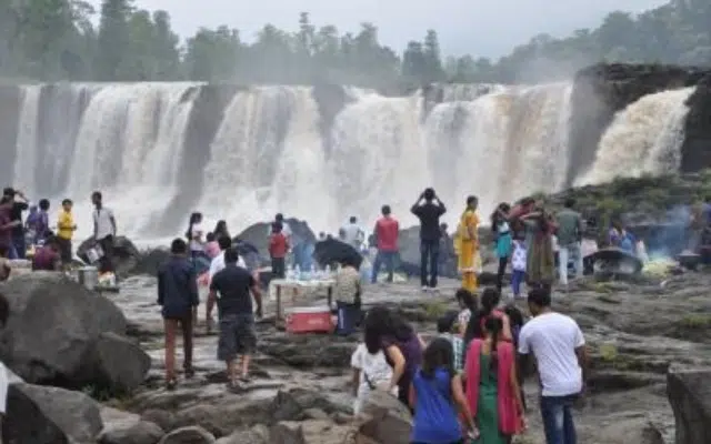 Entry of tourists to Goa falls banned