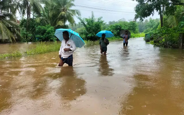 Heavy rains lash Tamil Nadu, Kerala for next 3 days