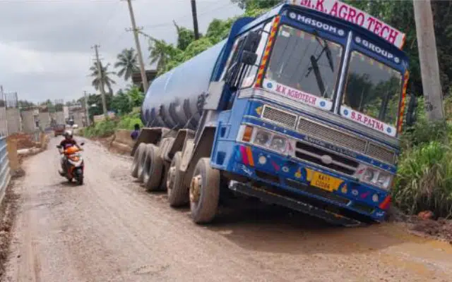 Tanker lorry buried on road, traffic disrupted
