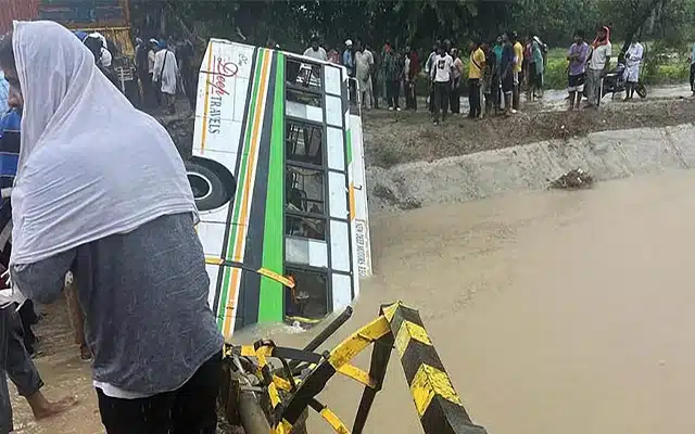 At least 8 killed as bus falls into canal