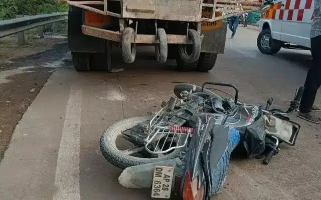 Bike collides with lorry, rider killed