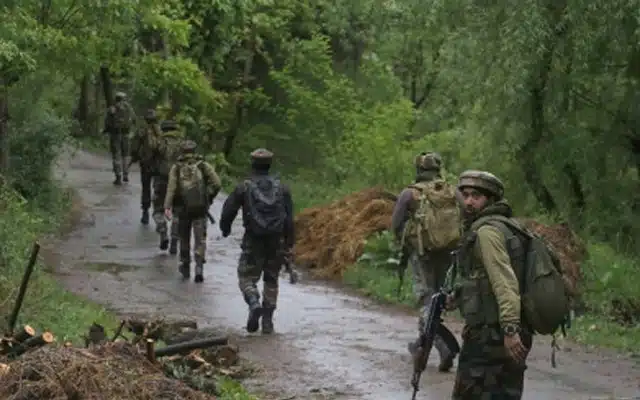Two terrorists killed as army foils infiltration on LoC in Uri (Lead)